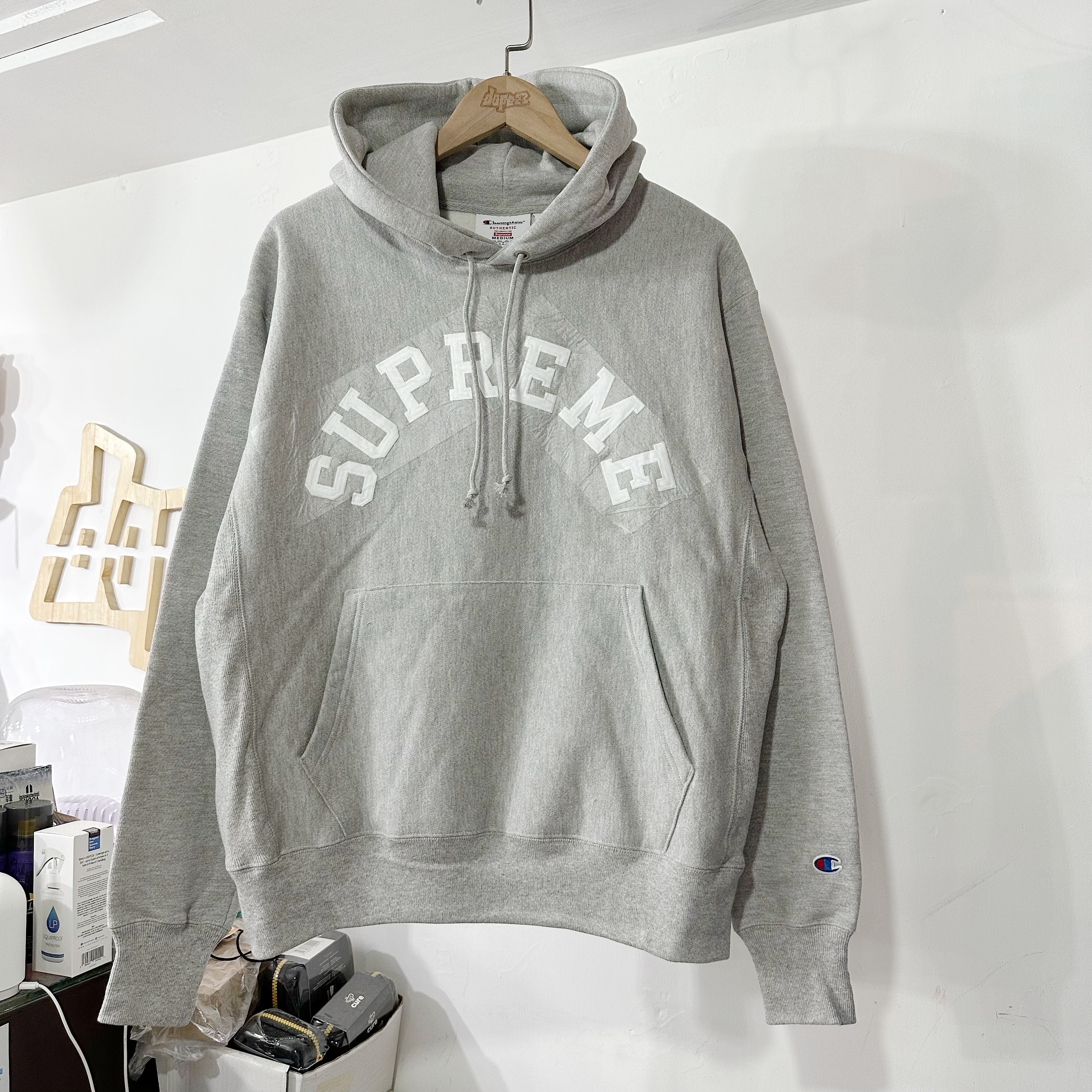 SUPREME  SS25 CHAMPION® HOODED SWEATSHIRT Heather Grey