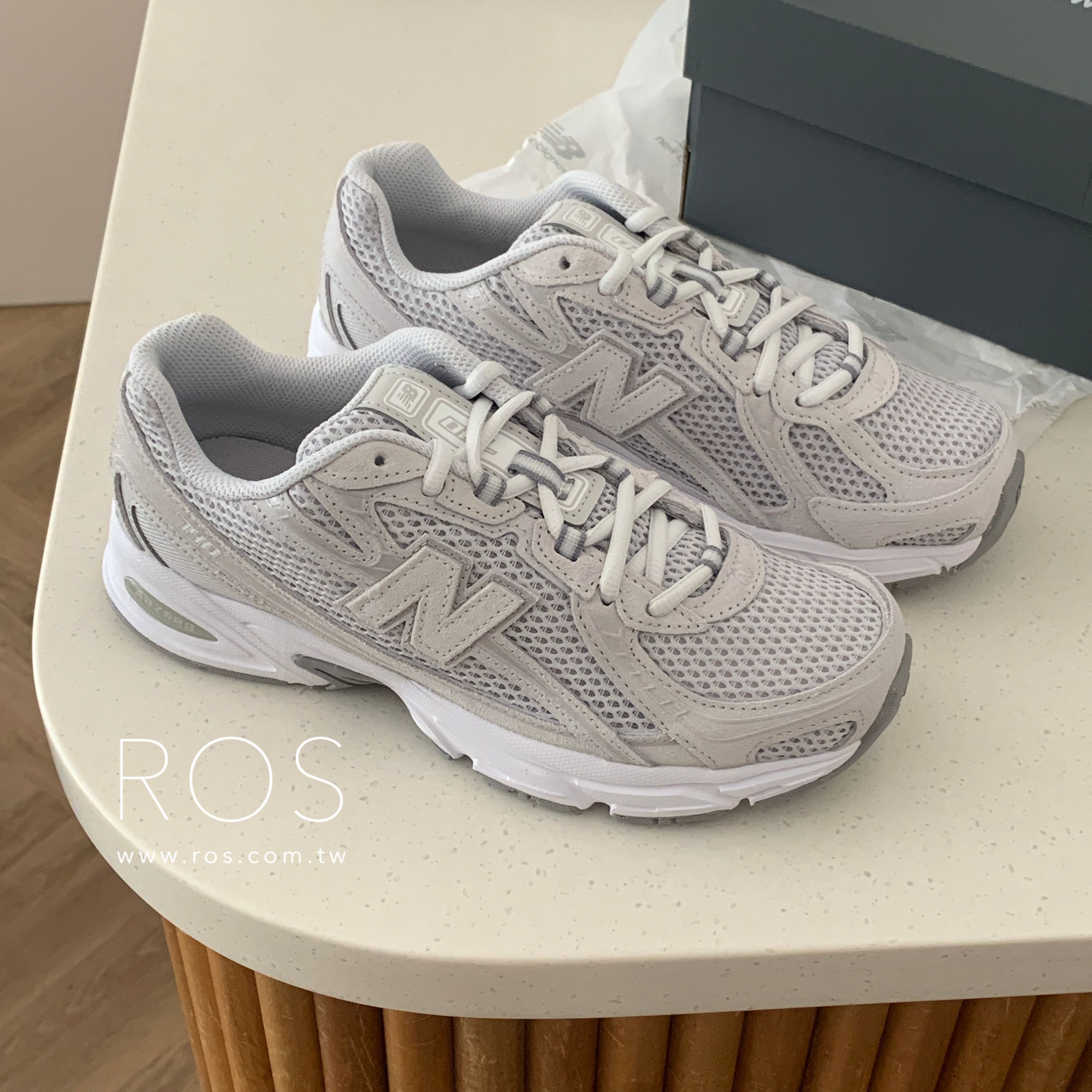 Grey Day 限定 IU著用款 New Balance 740 淺灰