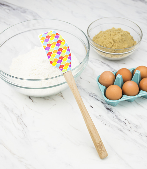 TOVOLO 木柄矽膠刮（彩色魚鱗紋及單位換算表）｜耐熱至 315˚C