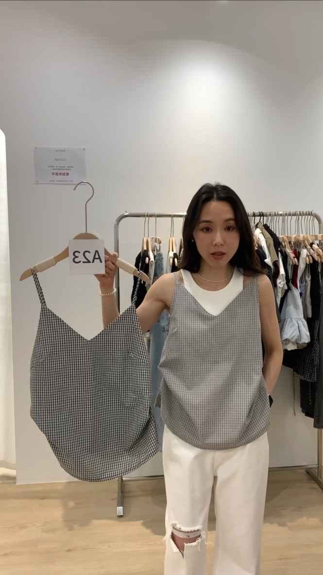 不是基礎款的細節奶色格紋細肩上衣 _5279