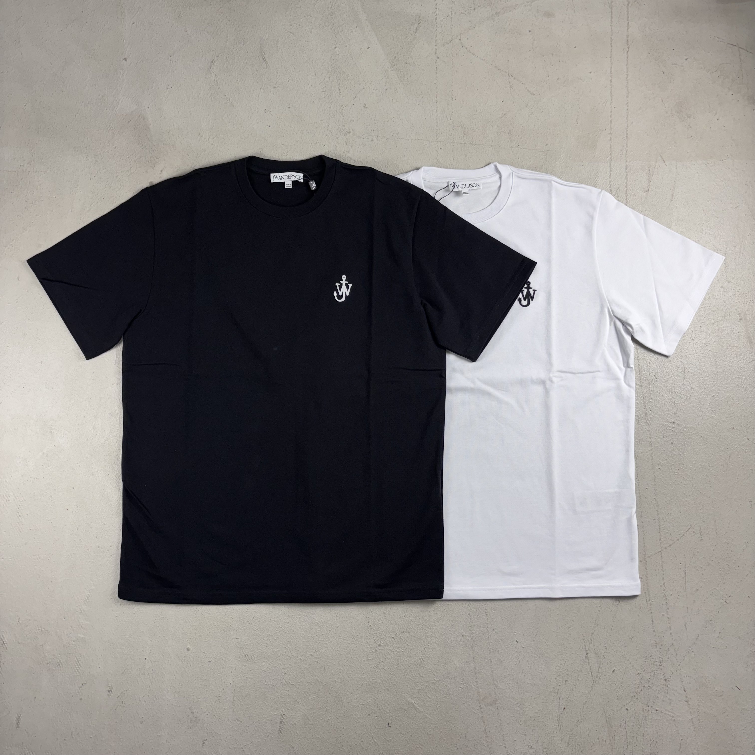 JW ANDERSON 船錨刺繡短袖 黑/白【JW0186PG1632999】