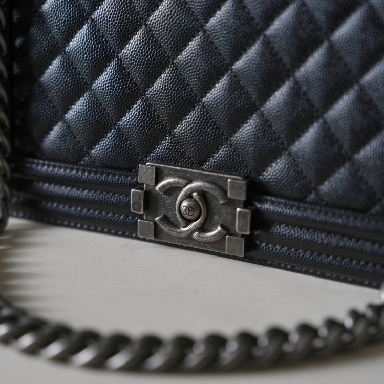 Chanel Boy 黑銀 雷標26開