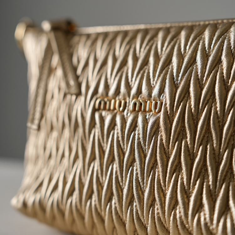 MiuMiu 金色飯盒包