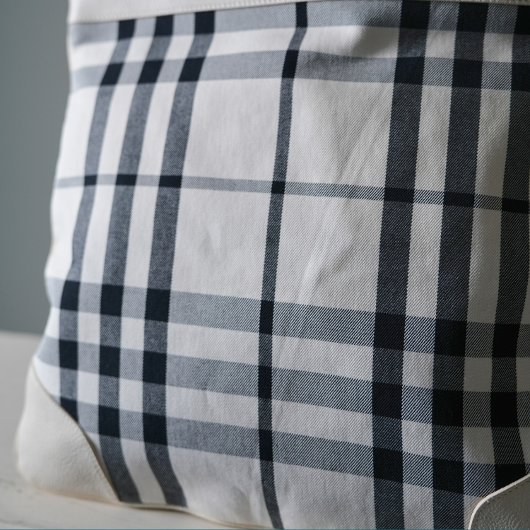 Burberry 白色托特包