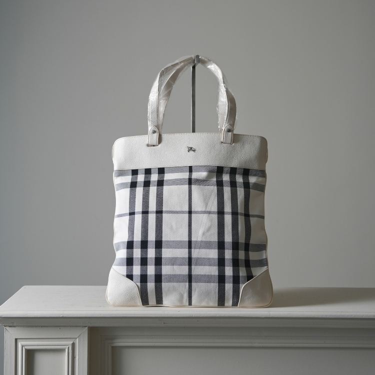 Burberry 白色托特包