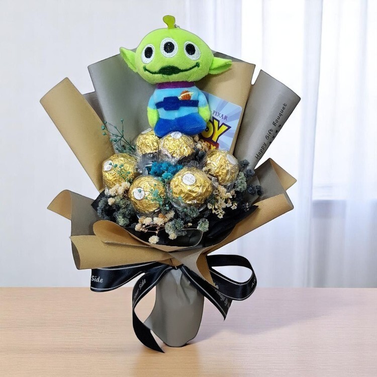 三眼怪六朵金莎滿天星永生花花束