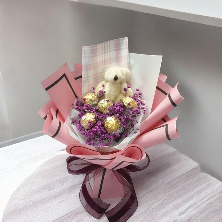 米色熊熊六顆金莎滿天星永生花花束