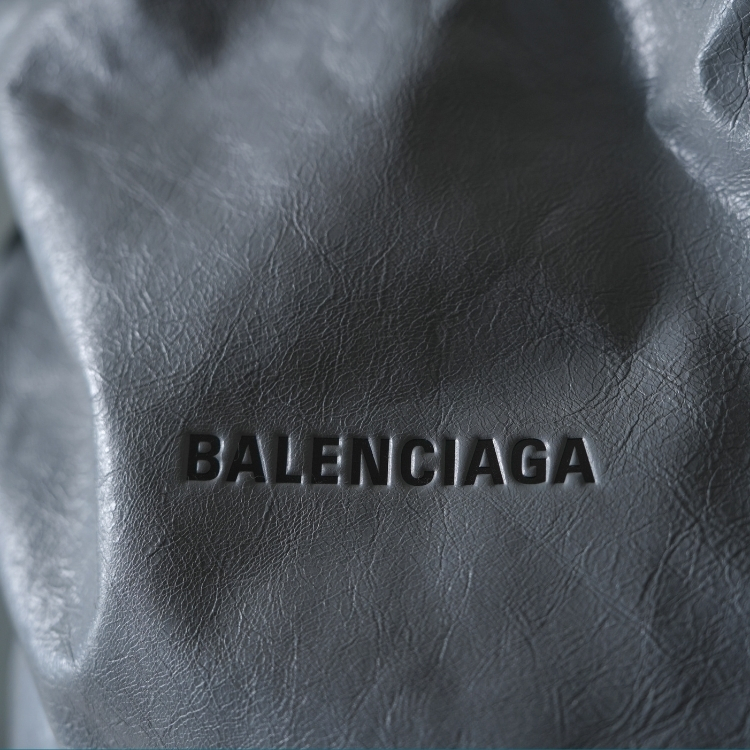Balenciaga 灰色紙袋包