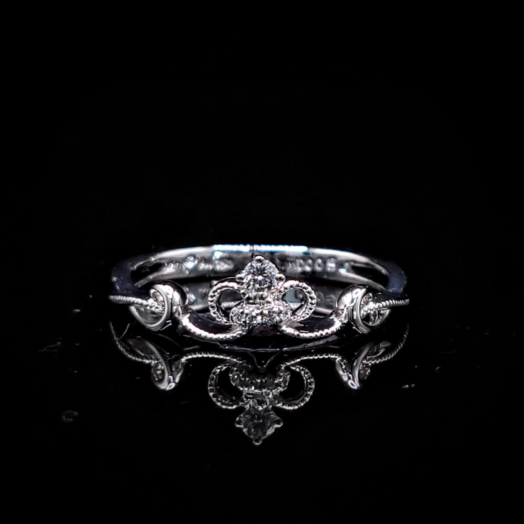 18K White Gold 0.05ct Diamond Ring