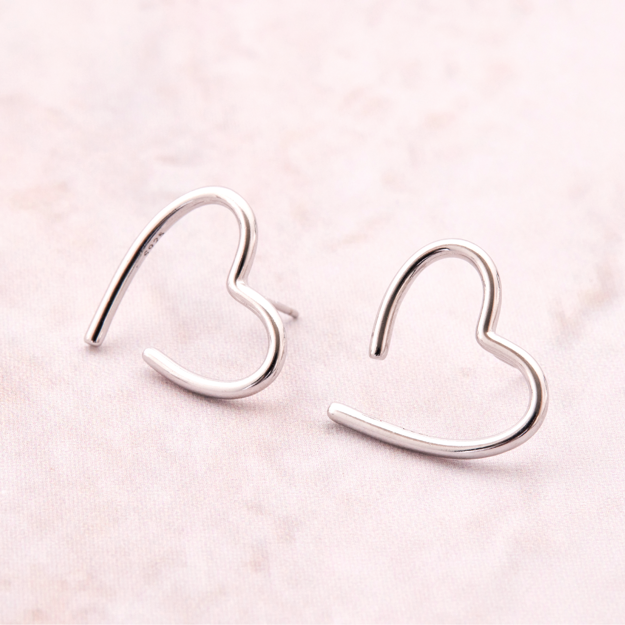 E2128  |  純銀愛心耳環