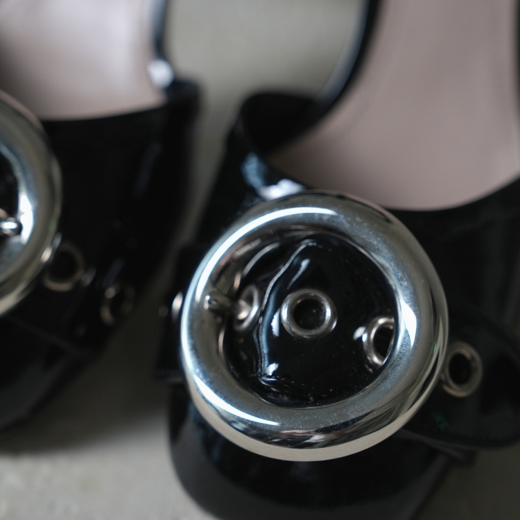 Miu Miu 金色鈕釦黑色高跟鞋 37號