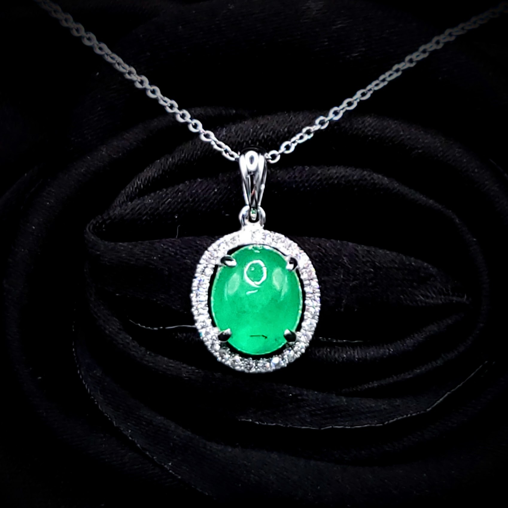 18K White Gold1.89ct Emerald and Diamond Pendant
