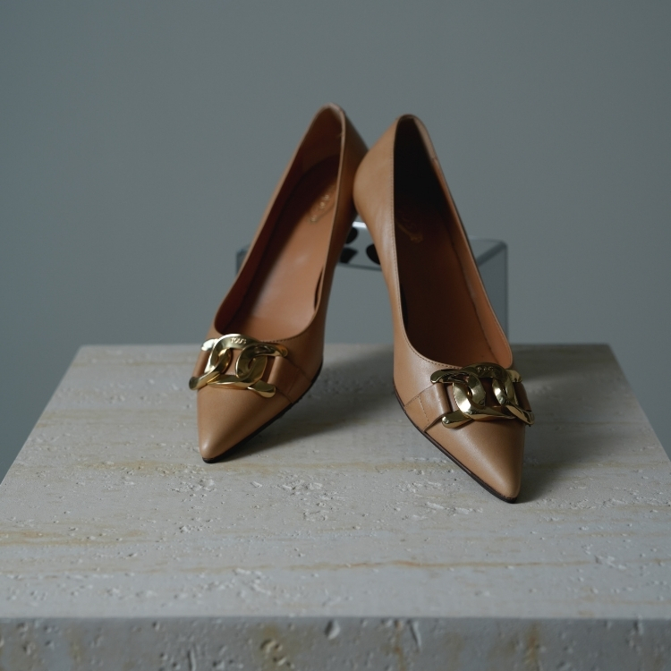 TOD'S  裸色麻花釦低跟鞋 37.5號