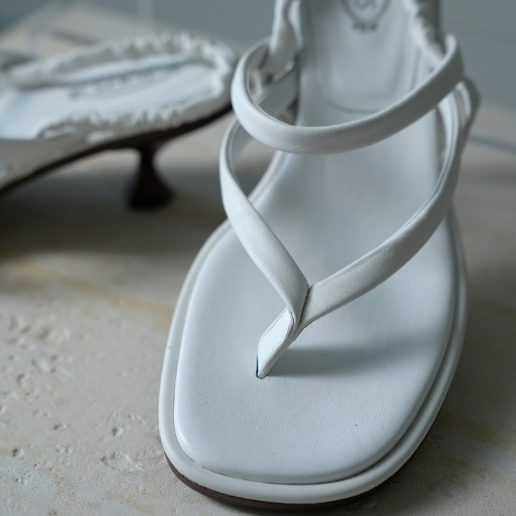 TOD'S  白色人字涼鞋 38.5號