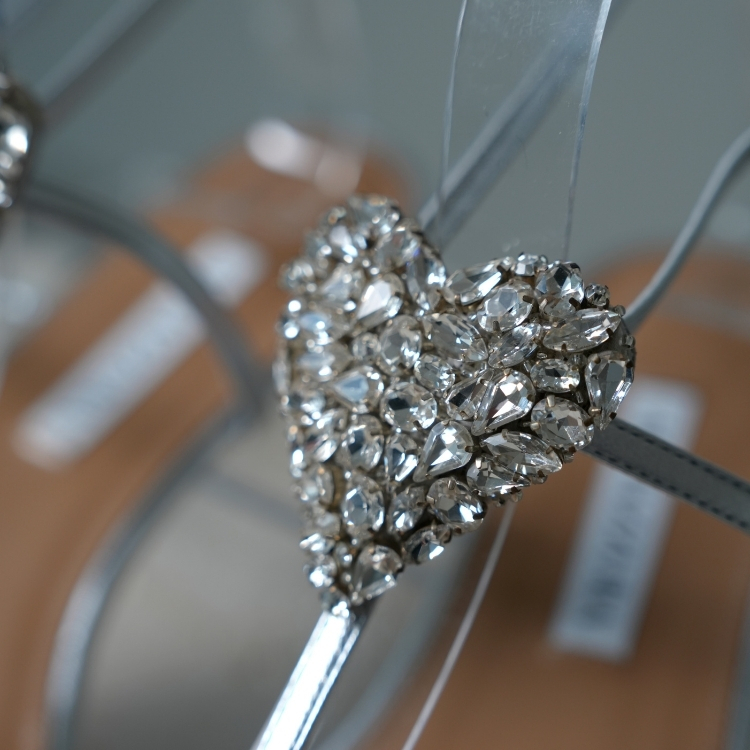 Aquazzura 愛心銀色涼鞋 39號