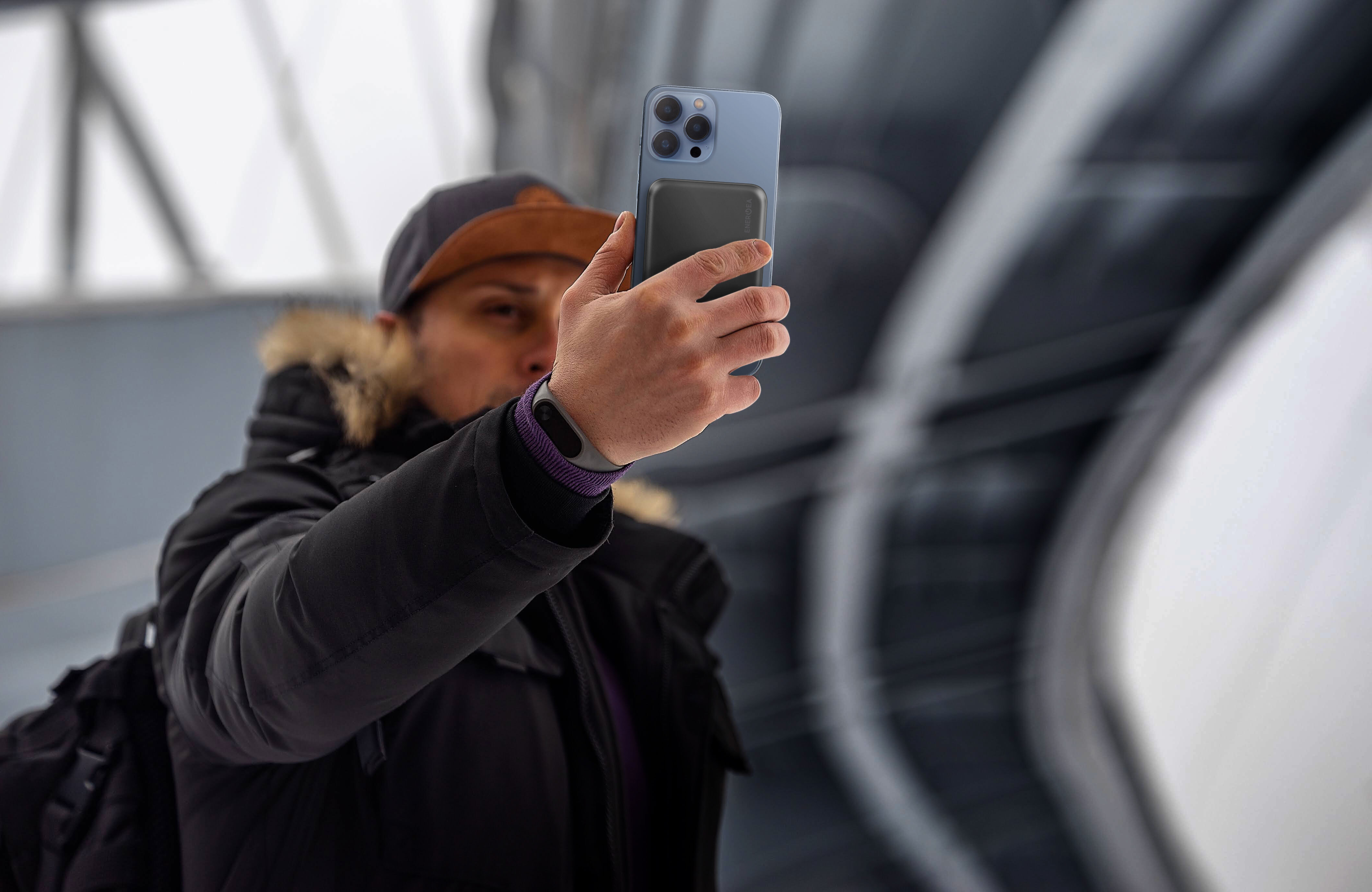 ENERGEA MagPac Mini 10000mAh 磁吸無線快充帶支架行動電源