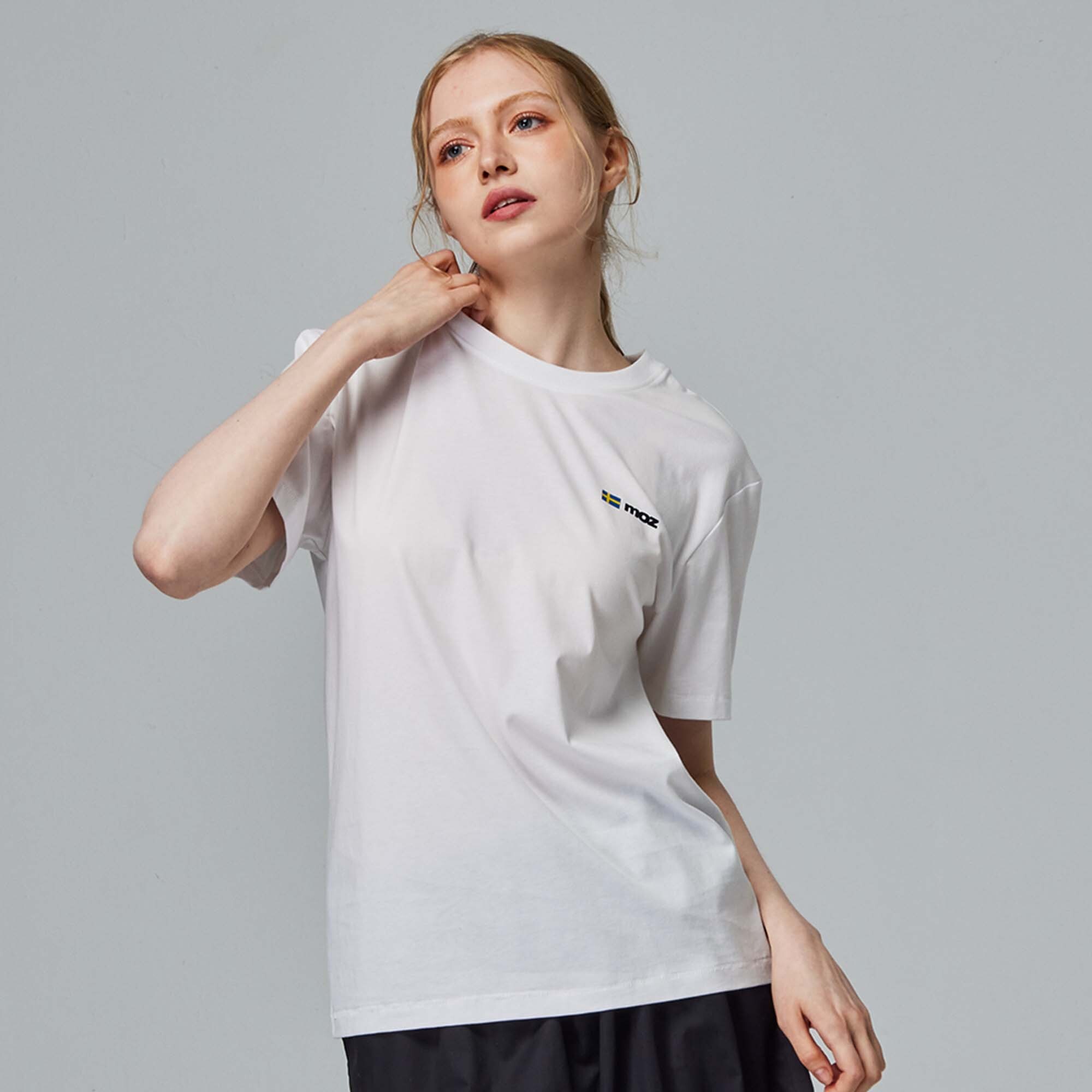 moz瑞典 駝鹿 北歐靜謐 舒適柔棉 100%純棉短T-經典白(亞洲版)女款
