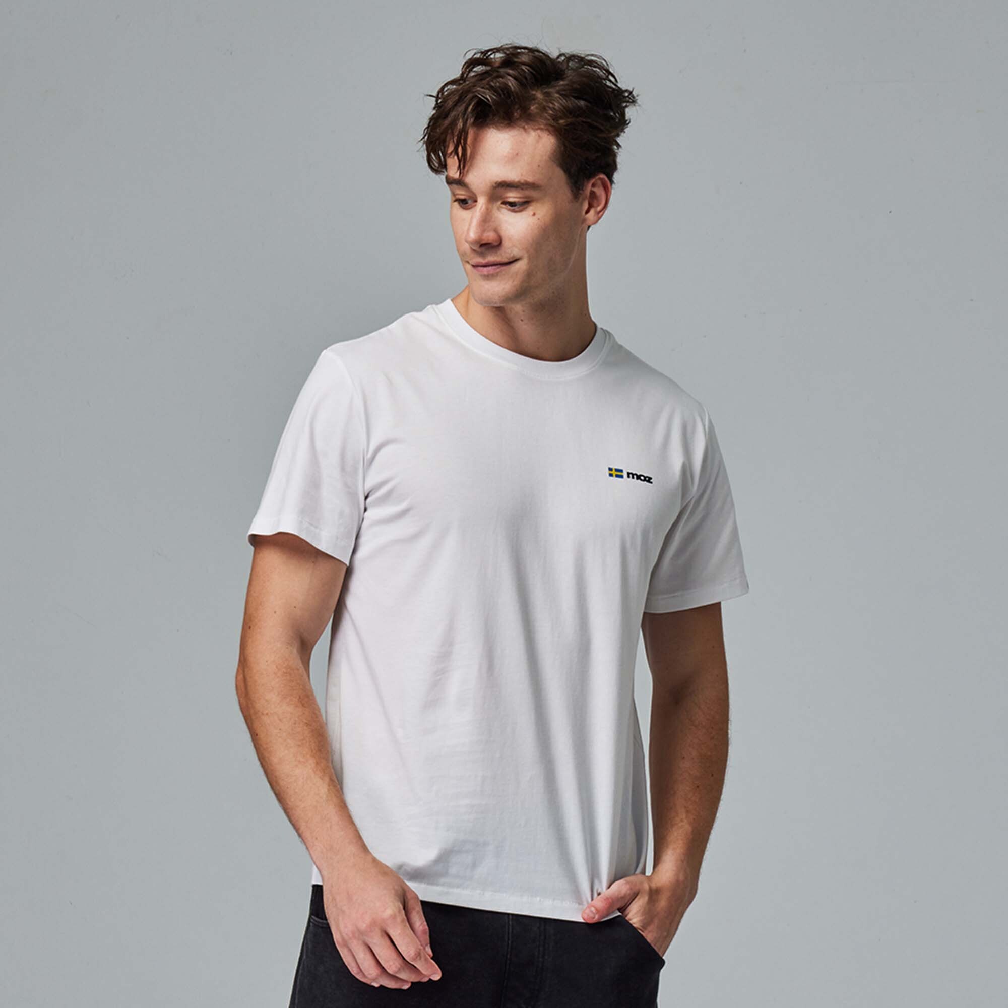 moz瑞典 駝鹿 北歐靜謐 舒適柔棉 100%純棉短T-經典白(亞洲版)男款