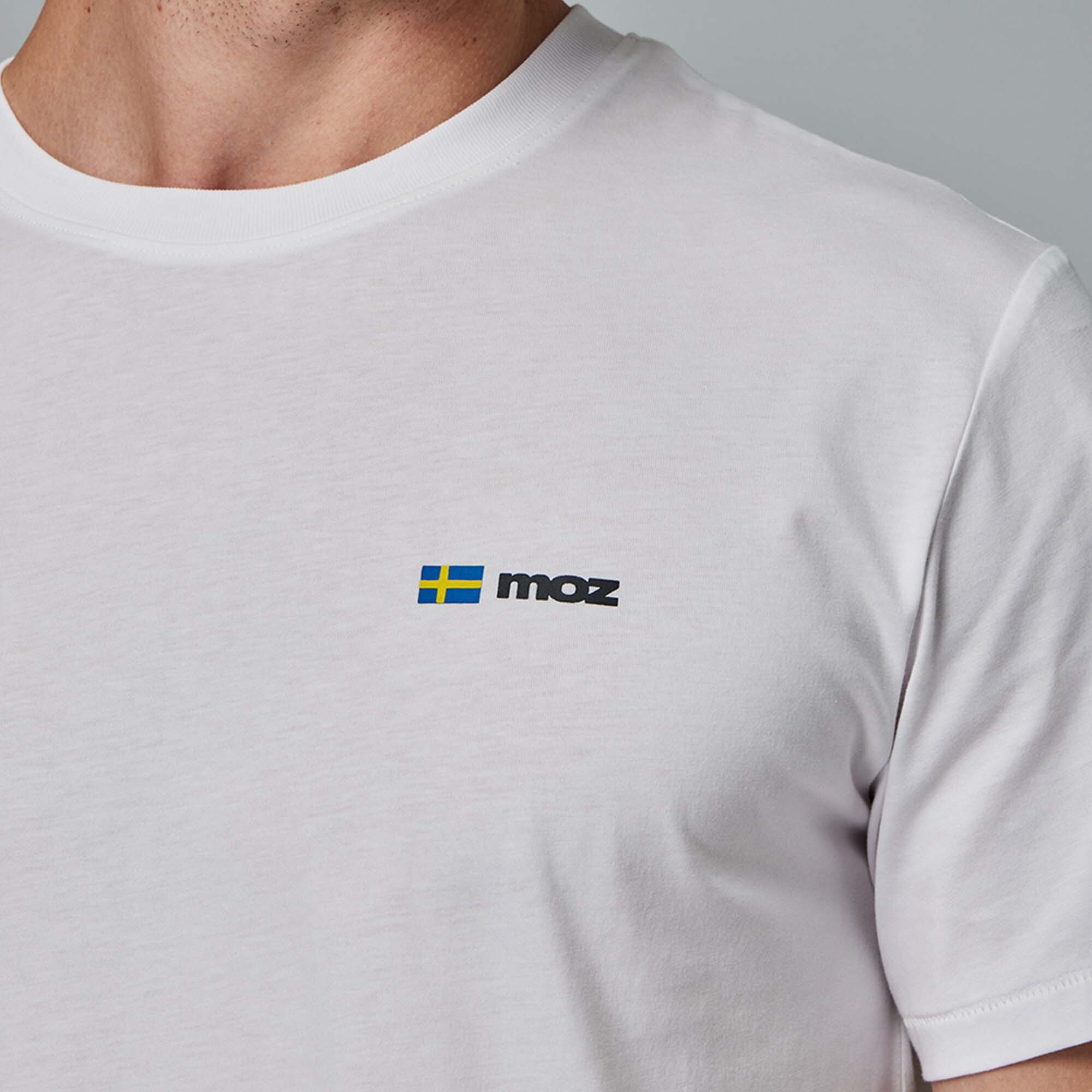 moz瑞典 駝鹿 北歐靜謐 舒適柔棉 100%純棉短T-經典白(亞洲版)男款