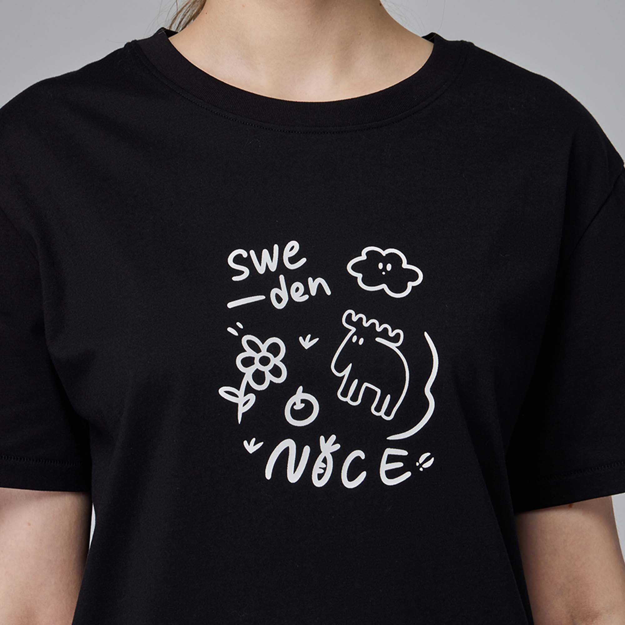 moz瑞典 駝鹿 野餐駝鹿 舒適柔棉 100%純棉短T-經典黑(亞洲版)女款