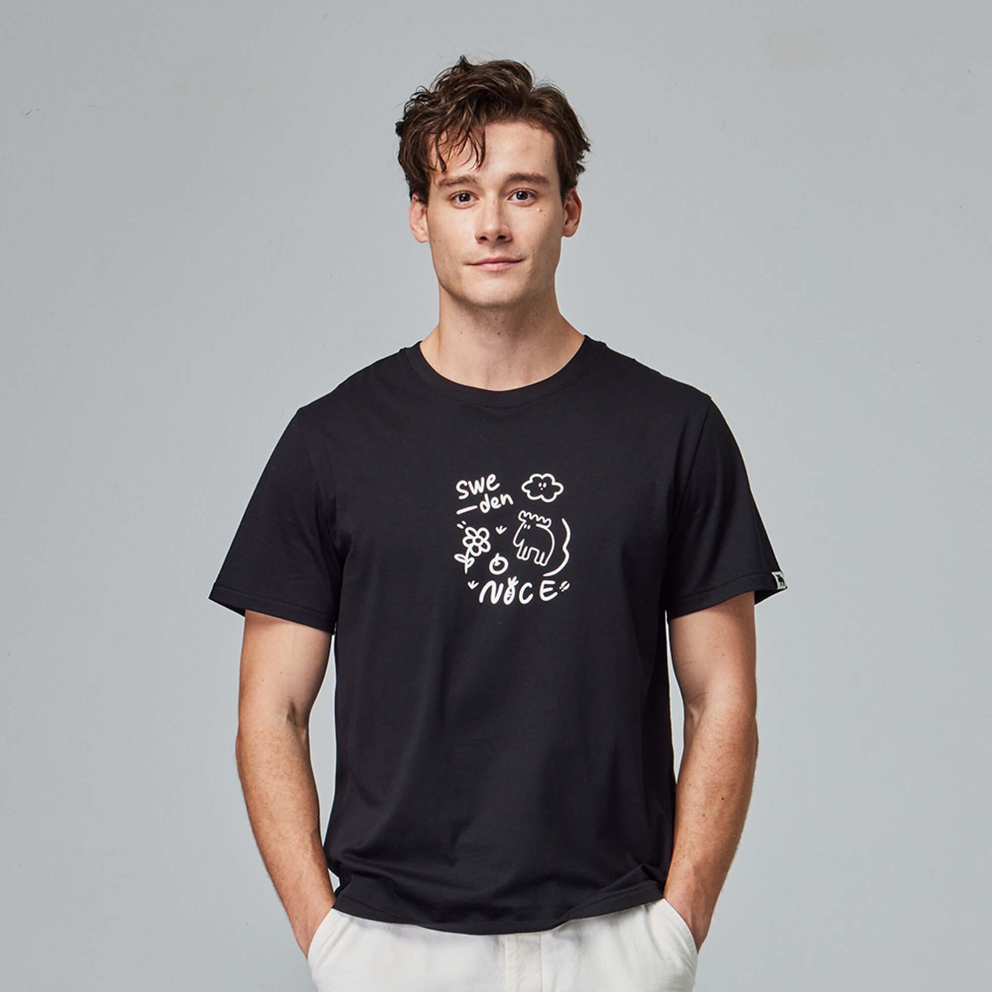 moz瑞典 駝鹿 野餐駝鹿 舒適柔棉 100%純棉短T-經典黑(亞洲版)男款