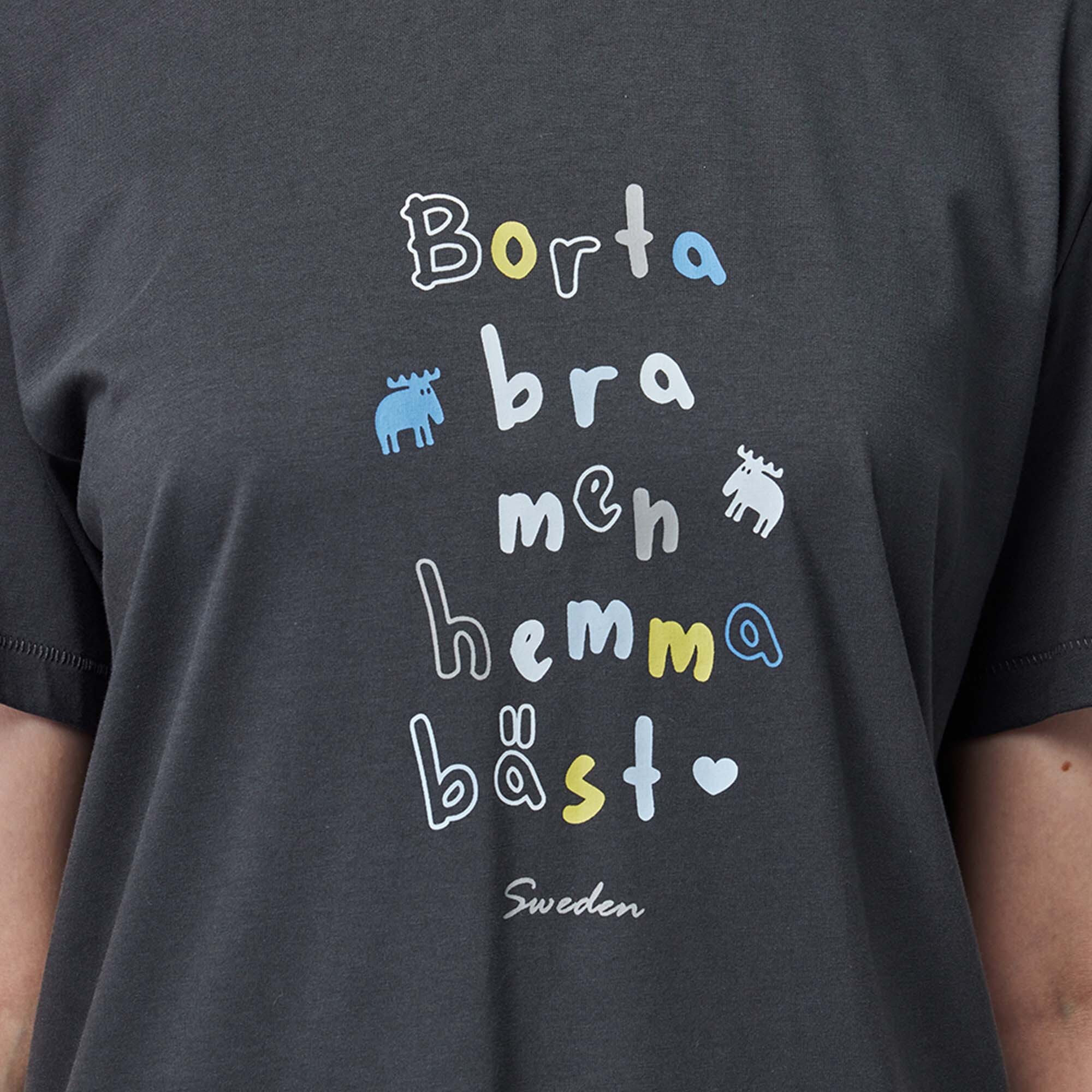 moz瑞典 駝鹿 標語駝鹿 舒適柔棉 100%純棉短T-深灰(亞洲版)女款