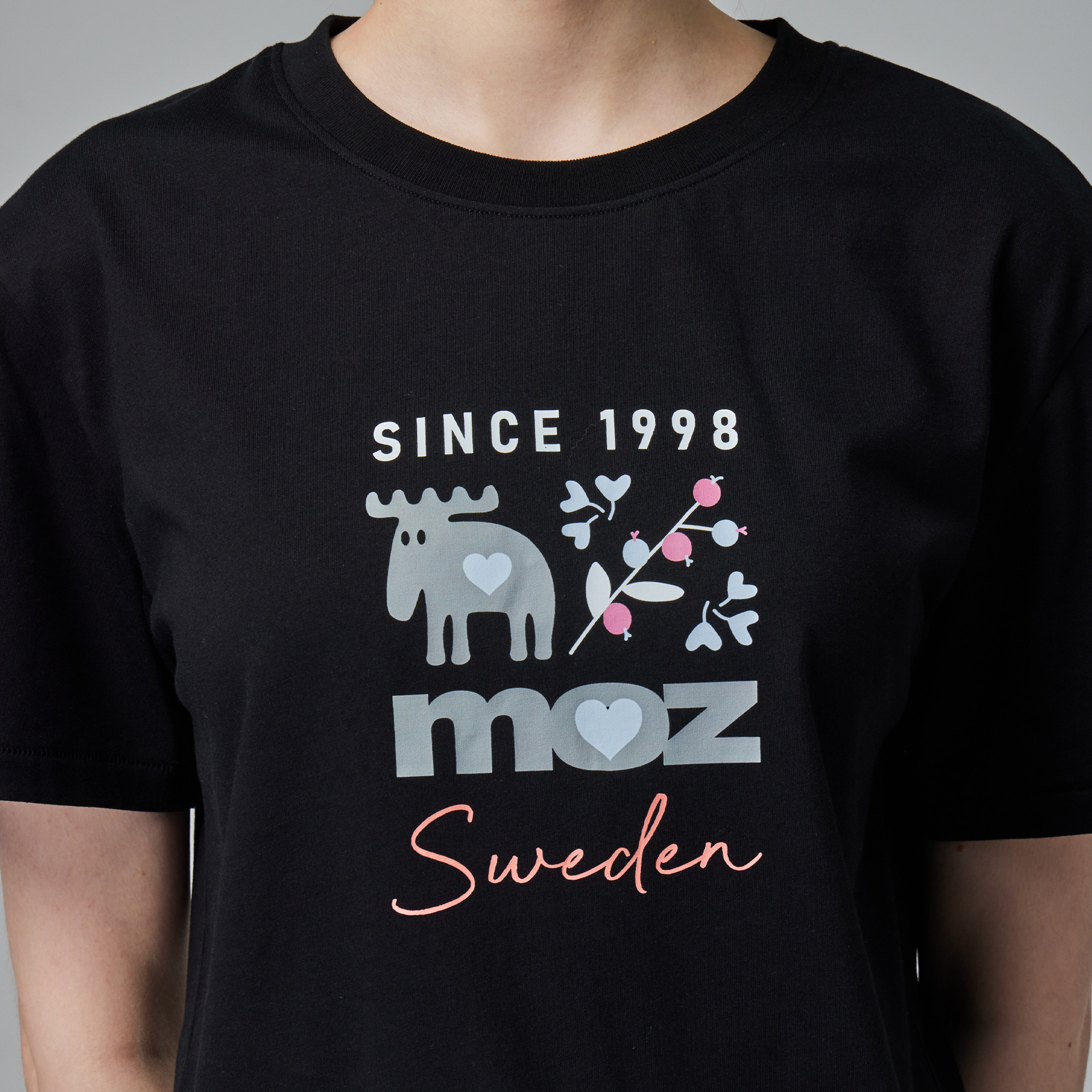 moz瑞典 駝鹿 藝術花園 舒適柔棉 100%純棉短T-經典黑(亞洲版)女款