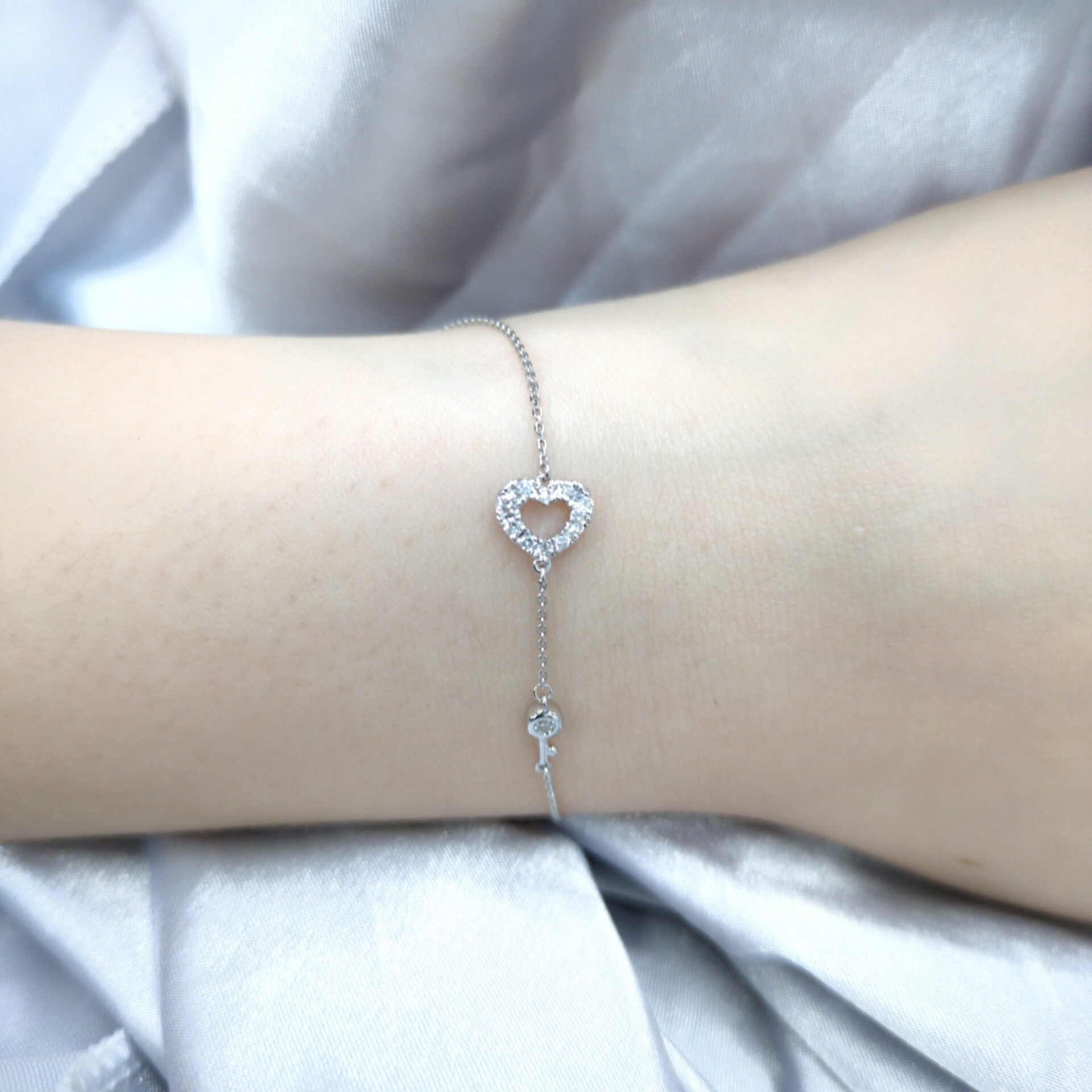 18K White Gold 0.133ct Diamond Bracelet