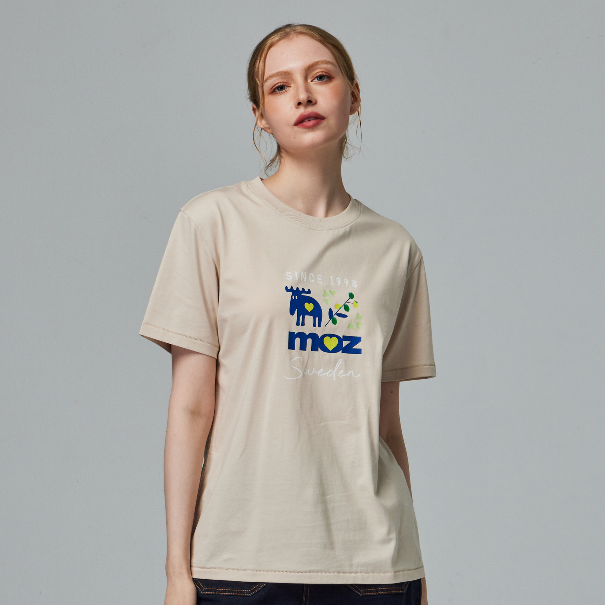 moz瑞典 駝鹿 檸檬花園 舒適柔棉 100%純棉短T-奶茶(亞洲版)女款