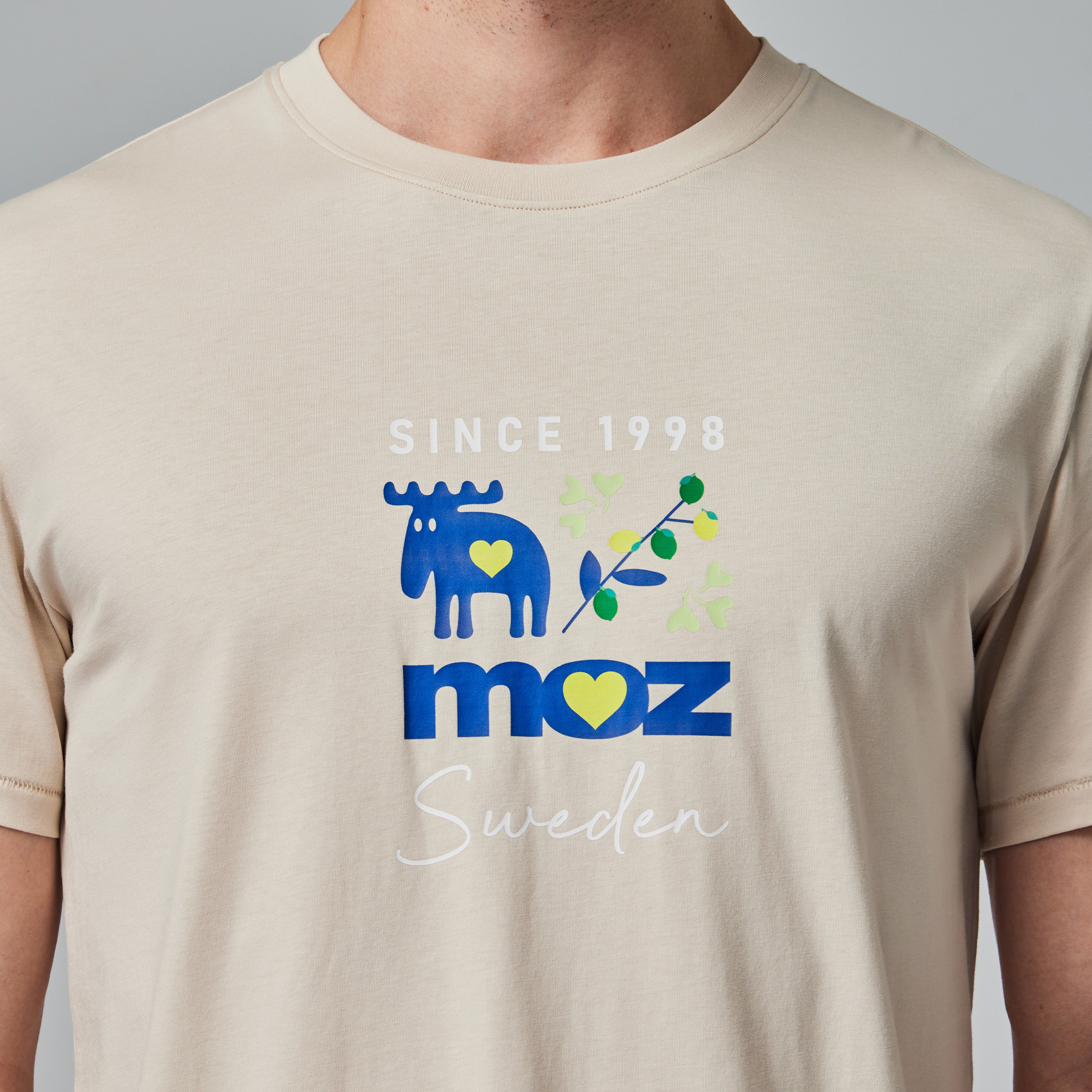 moz瑞典 駝鹿 檸檬花園 舒適柔棉 100%純棉短T-奶茶(亞洲版)男款