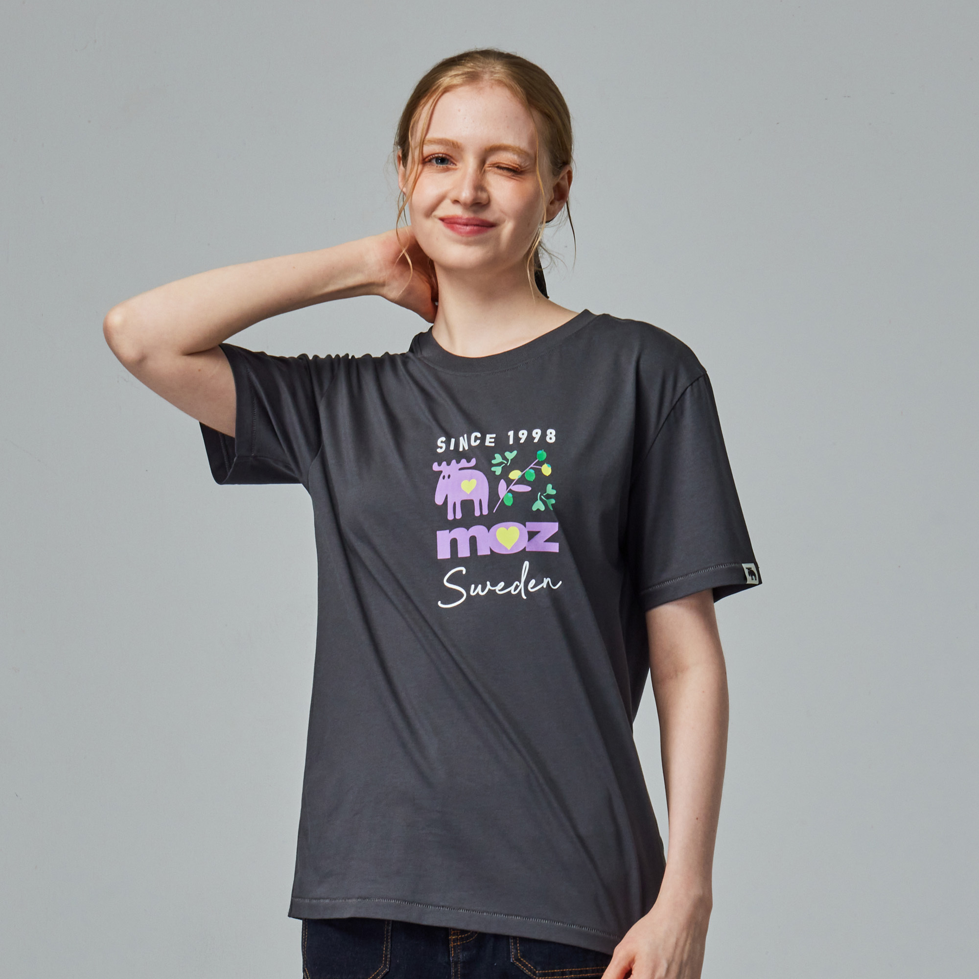 moz瑞典 駝鹿 檸檬花園 舒適柔棉 100%純棉短T-深灰(亞洲版)女款