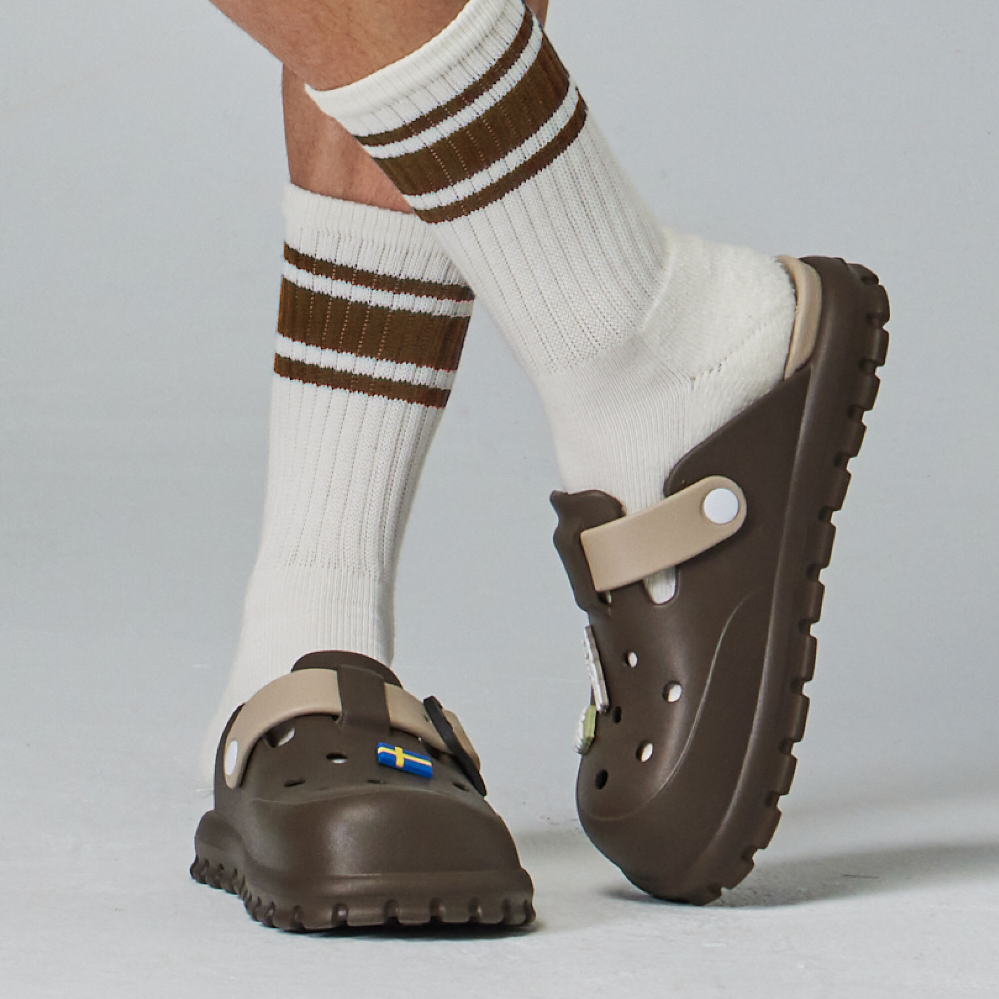 moz瑞典 駝鹿 小方糖 方扣 防水 洞洞鞋 拖鞋 涼鞋 (巧克力)