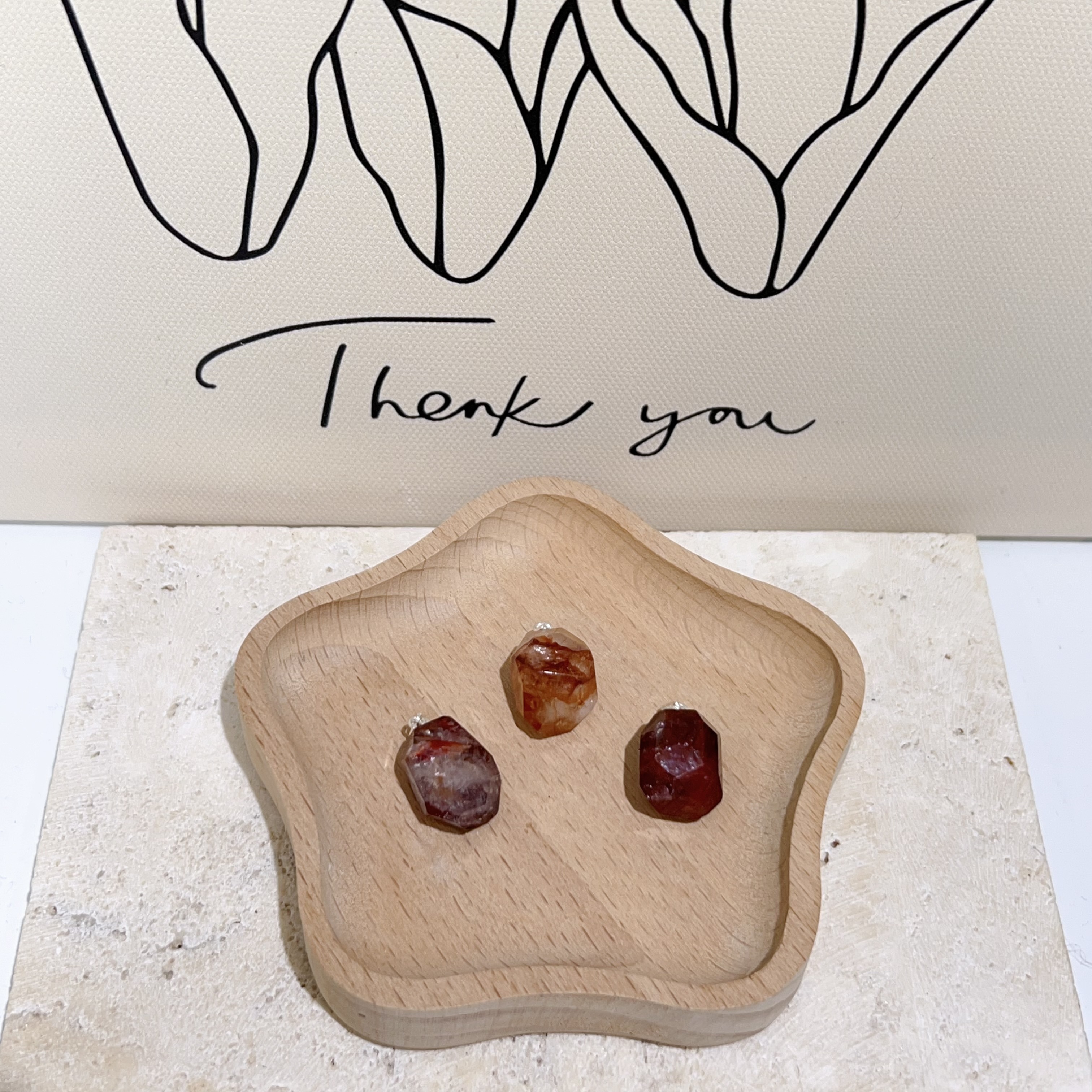 純銀牛血紅膠花隨形吊墜