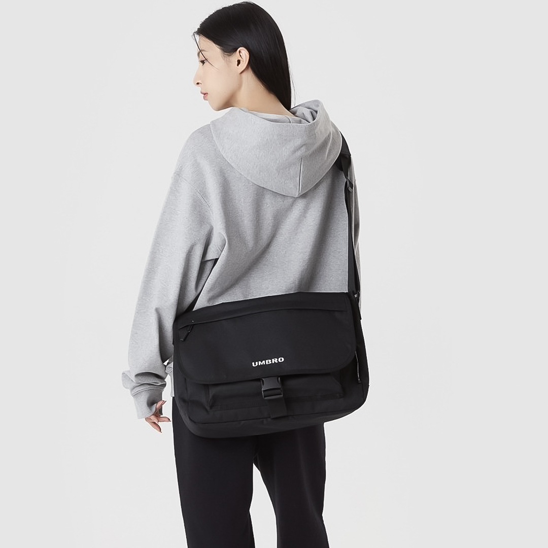 『只要1000初再免運 🤯』Umbro Basic Messenger Bag 側背包
