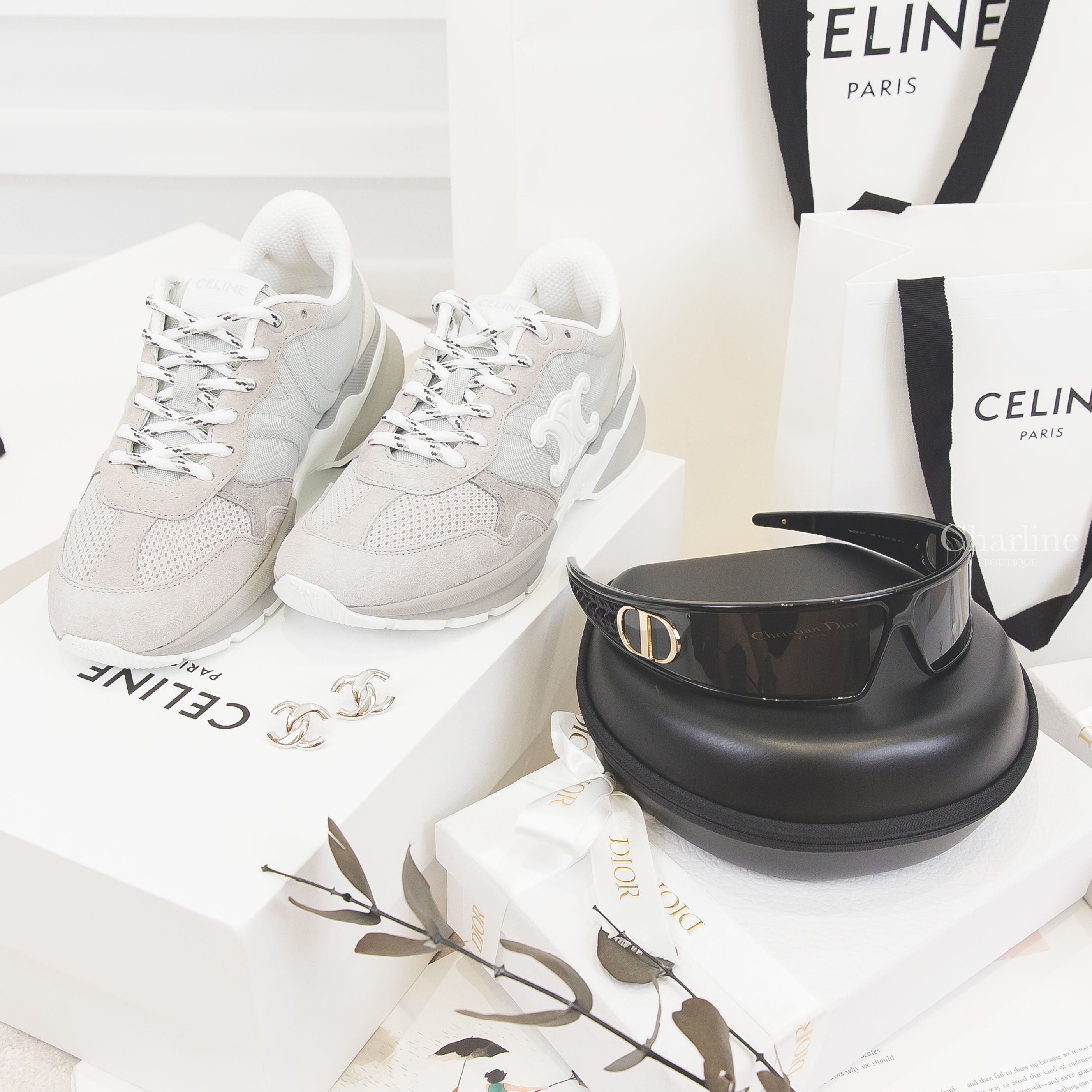 Dior VeryDior M1U 黑色灰色鏡片側邊金色CD藤格紋髮箍太陽眼鏡,Celine Runner CR-04 Sneaker 灰色側邊白色凱旋門運動鞋,Chanel 銀色金屬螺旋CC耳環-Charline Boutique 精品代購