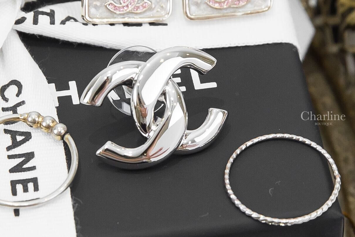 Chanel Earrings 銀色金屬螺旋CC耳環