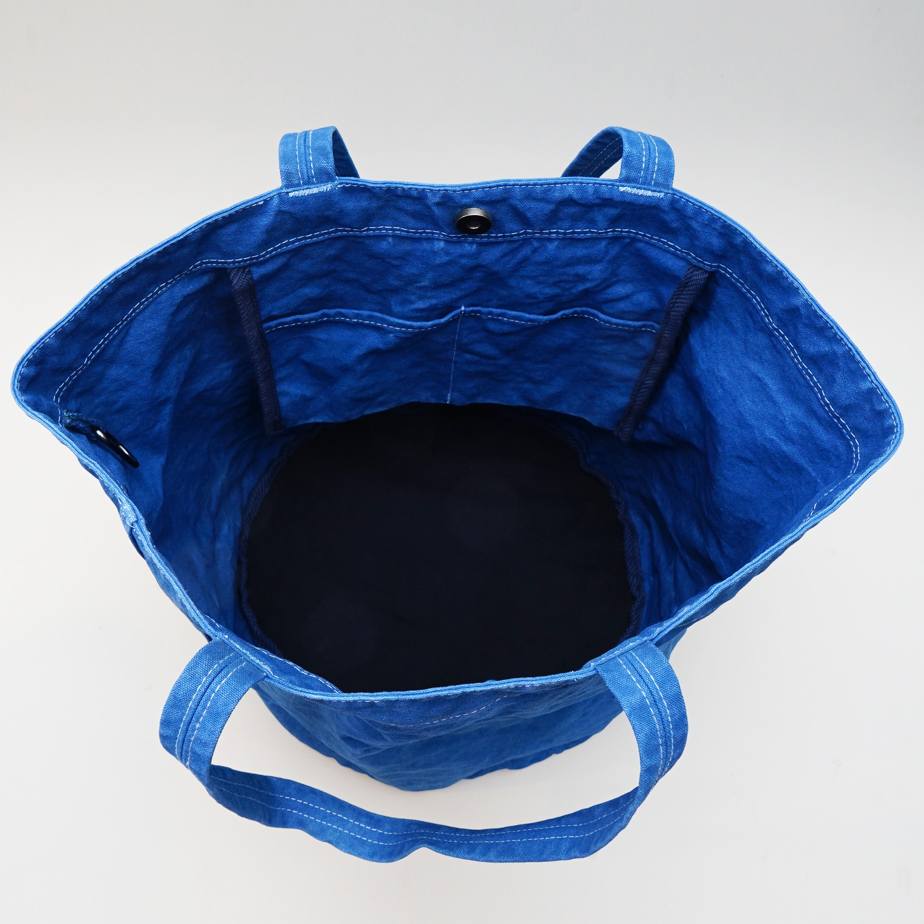 MOGU Camping Plus 藍染帆布托特包，耐用大容量設計，結合日常與露營風格