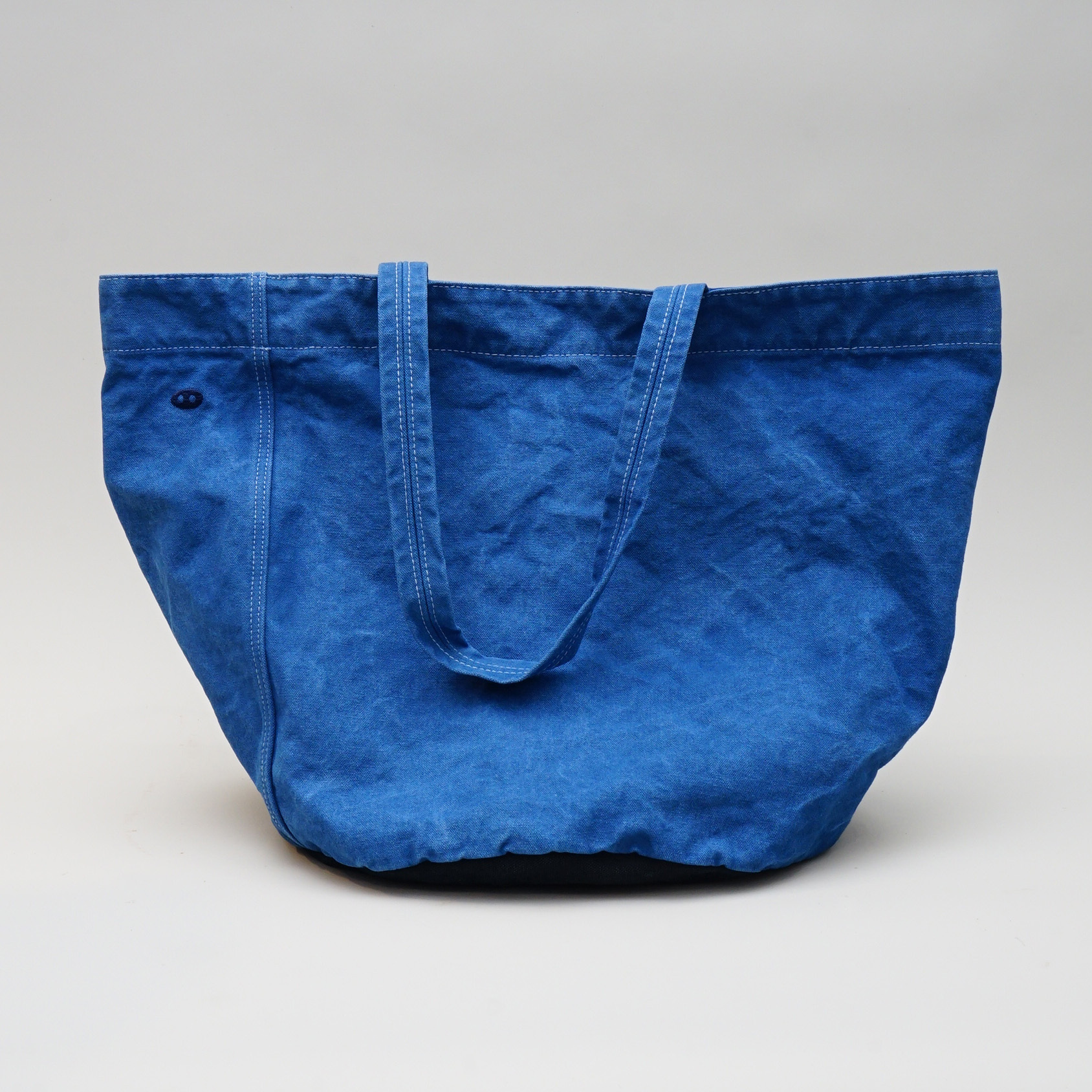 MOGU Camping Plus 藍染帆布托特包，耐用大容量設計，結合日常與露營風格