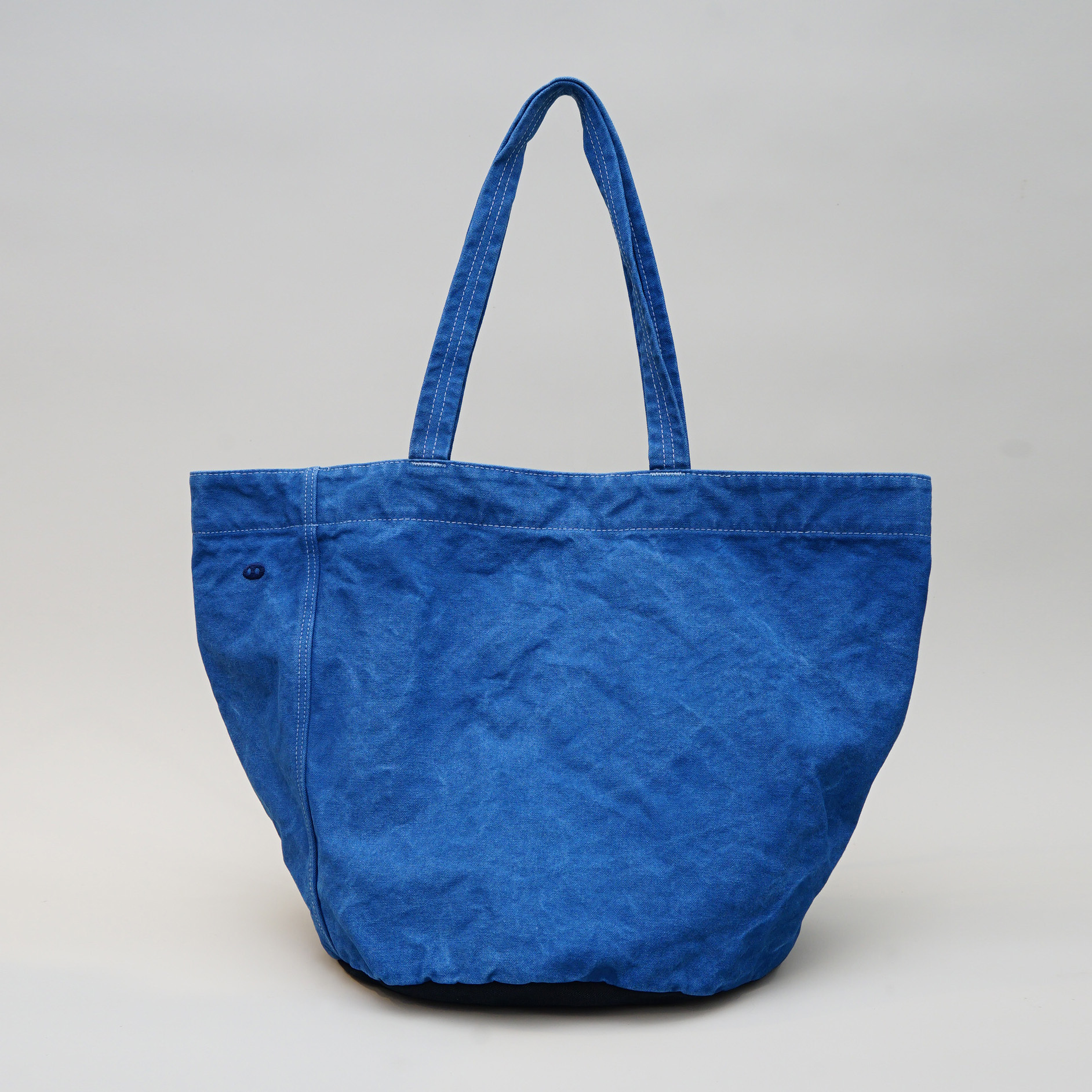 MOGU Camping Plus 藍染帆布托特包，耐用大容量設計，結合日常與露營風格