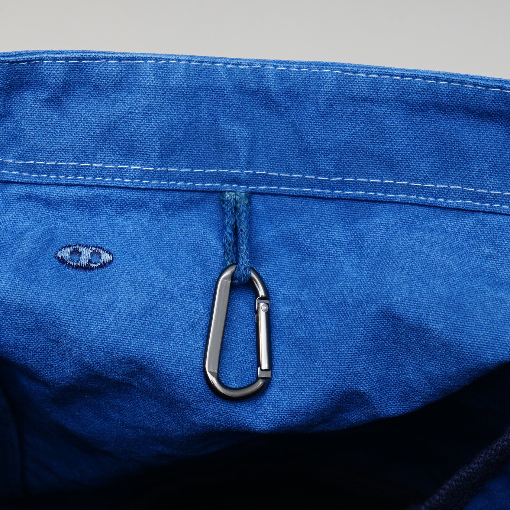 MOGU Camping Plus 藍染帆布托特包，耐用大容量設計，結合日常與露營風格