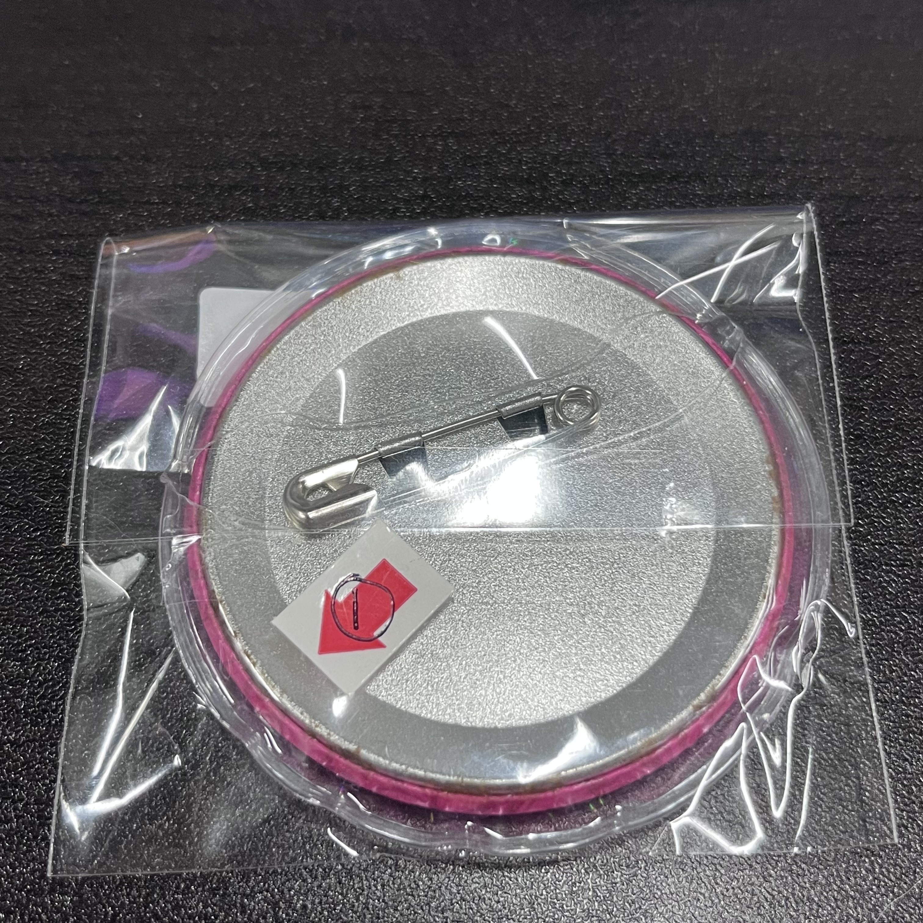 I7 百 襟章 背瑕 #244