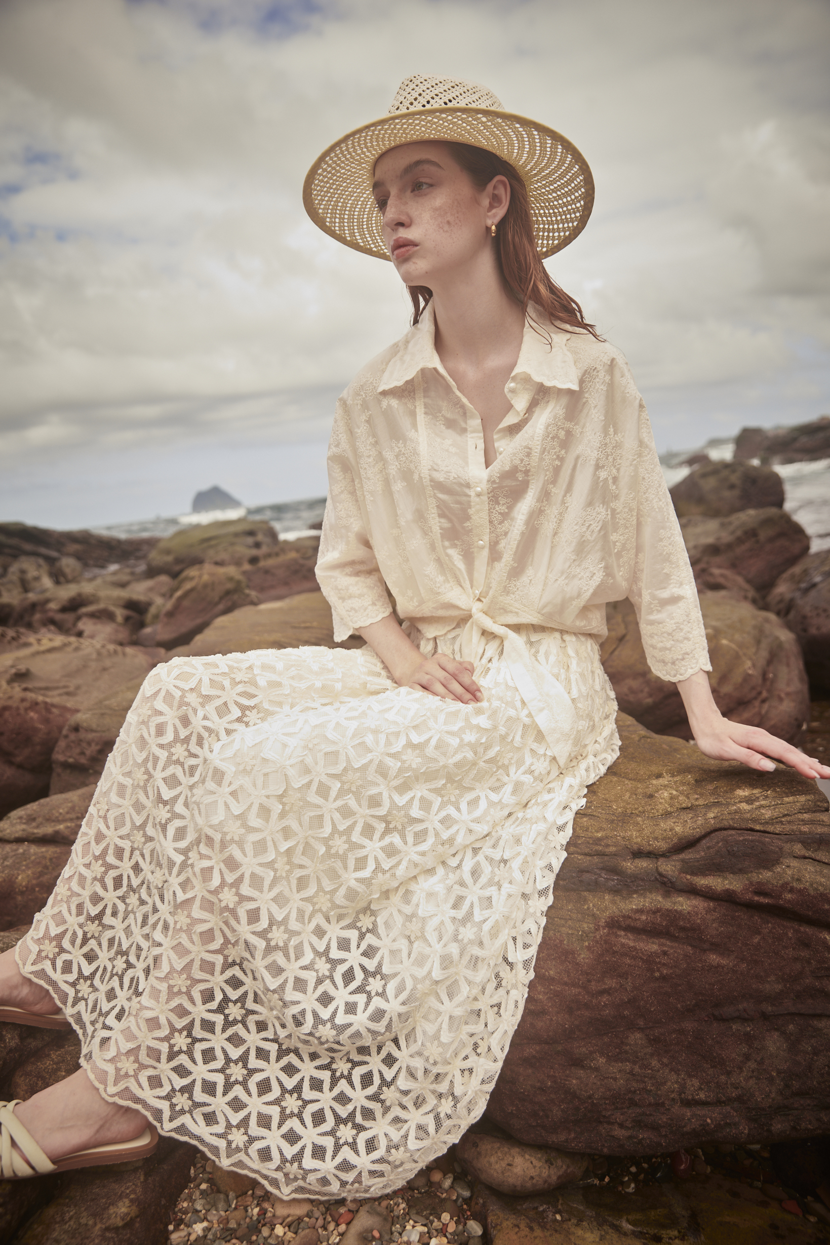 BE10135C1 浪漫陽光刺繡蕾絲長裙