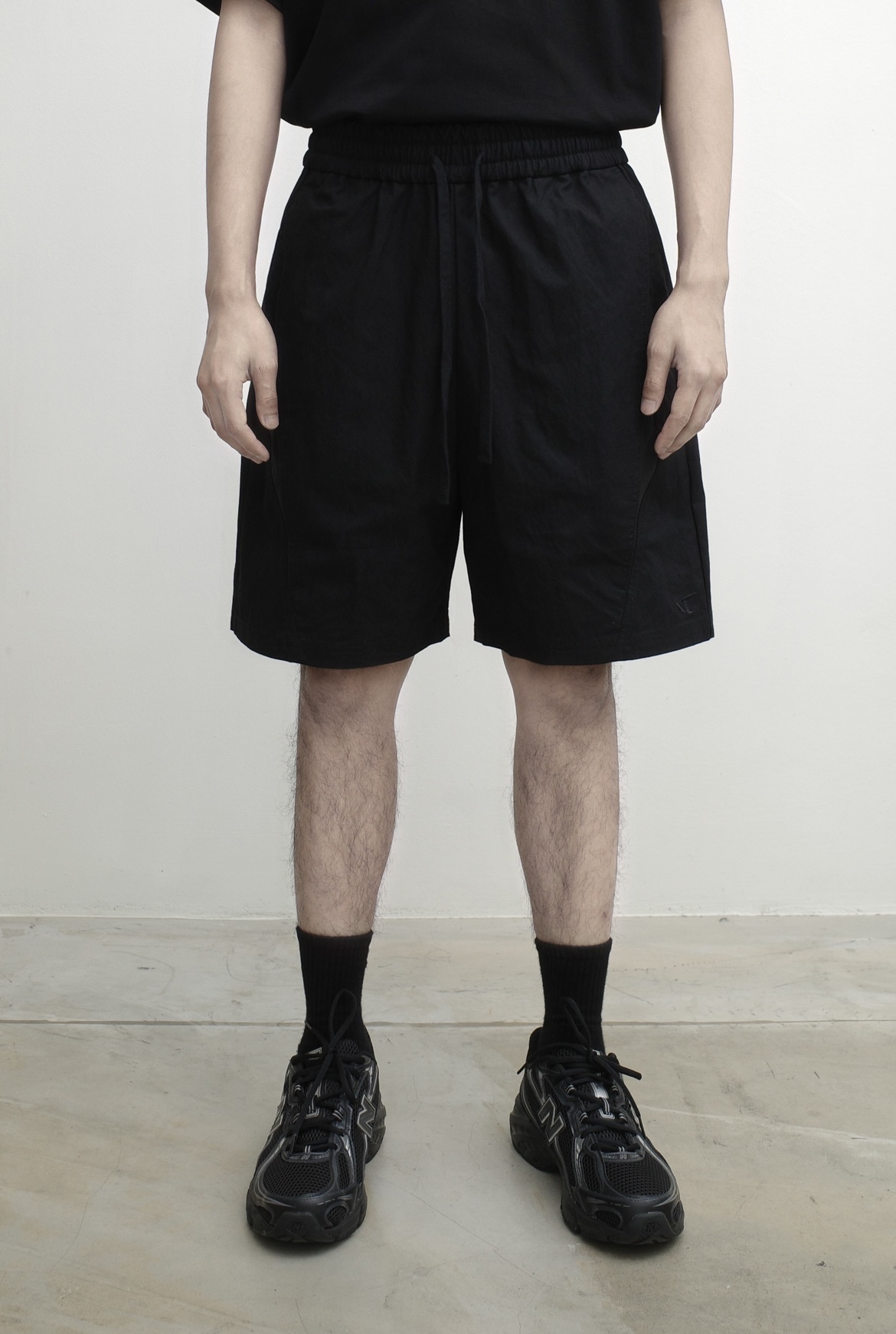 Anonymous Talking｜S25-P06 – Cropped Shorts (Black)