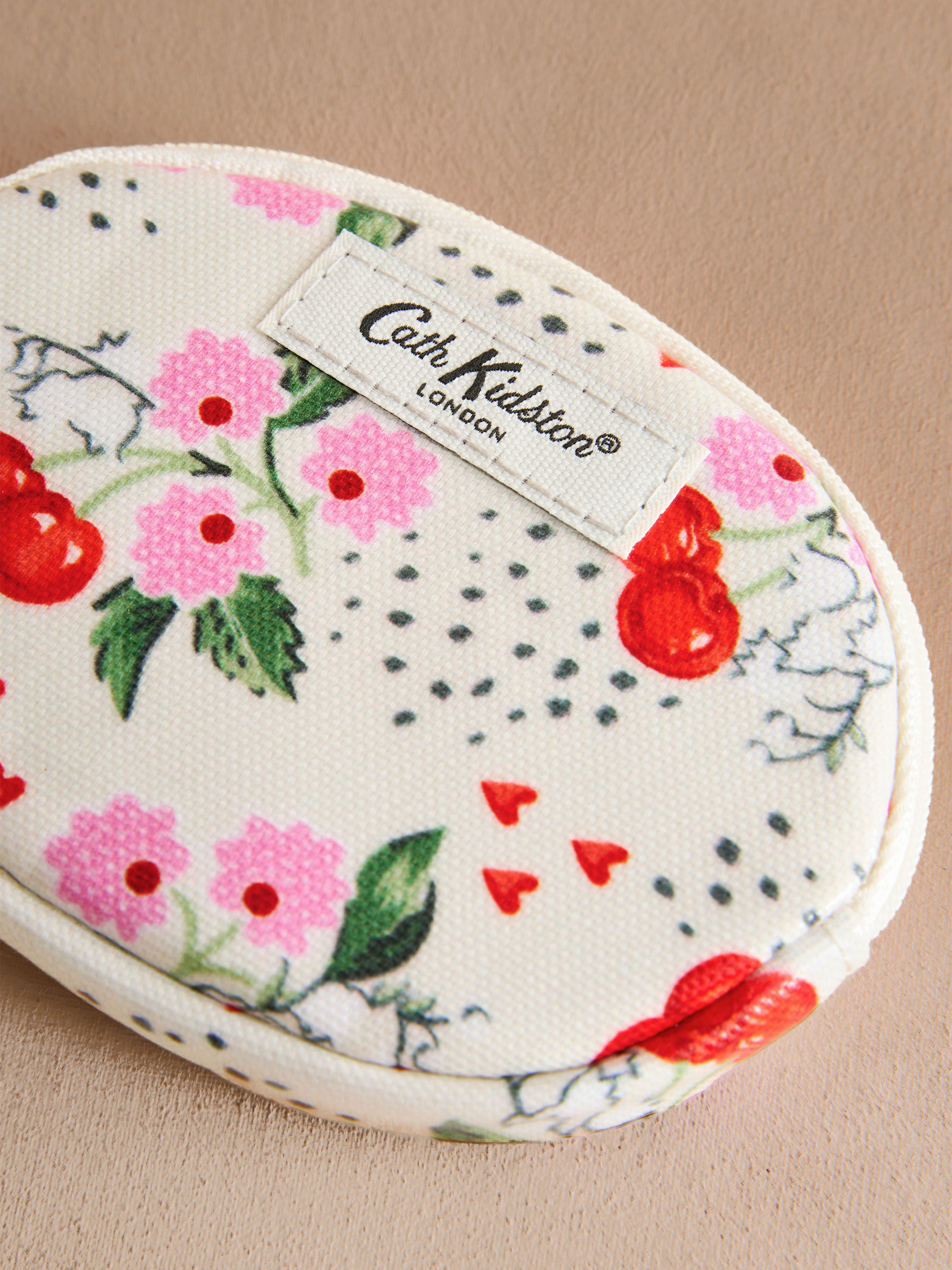 Cherry Bunches 蛋形拉鍊零錢包