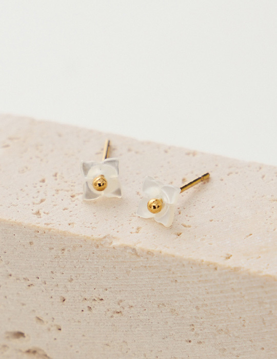 【鈦鋼】花形貝殼。針式耳環