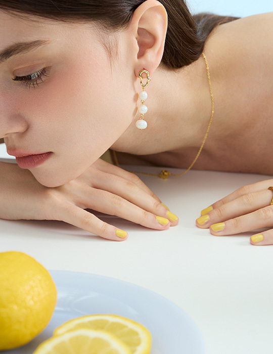 氣質垂掛珍珠 。銀針耳環