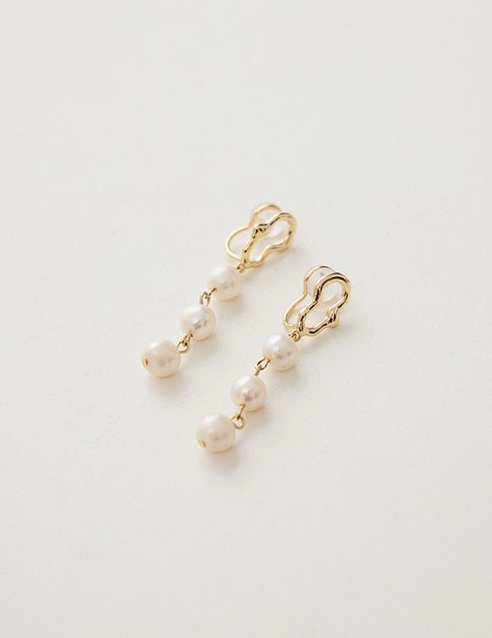 氣質垂掛珍珠 。夾式耳環