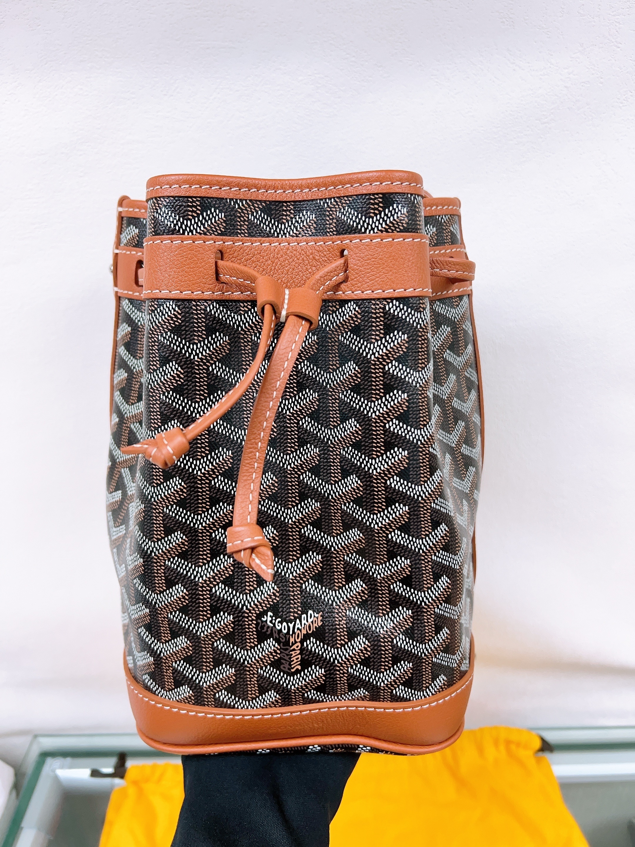 Goyard petit flot bucket tan