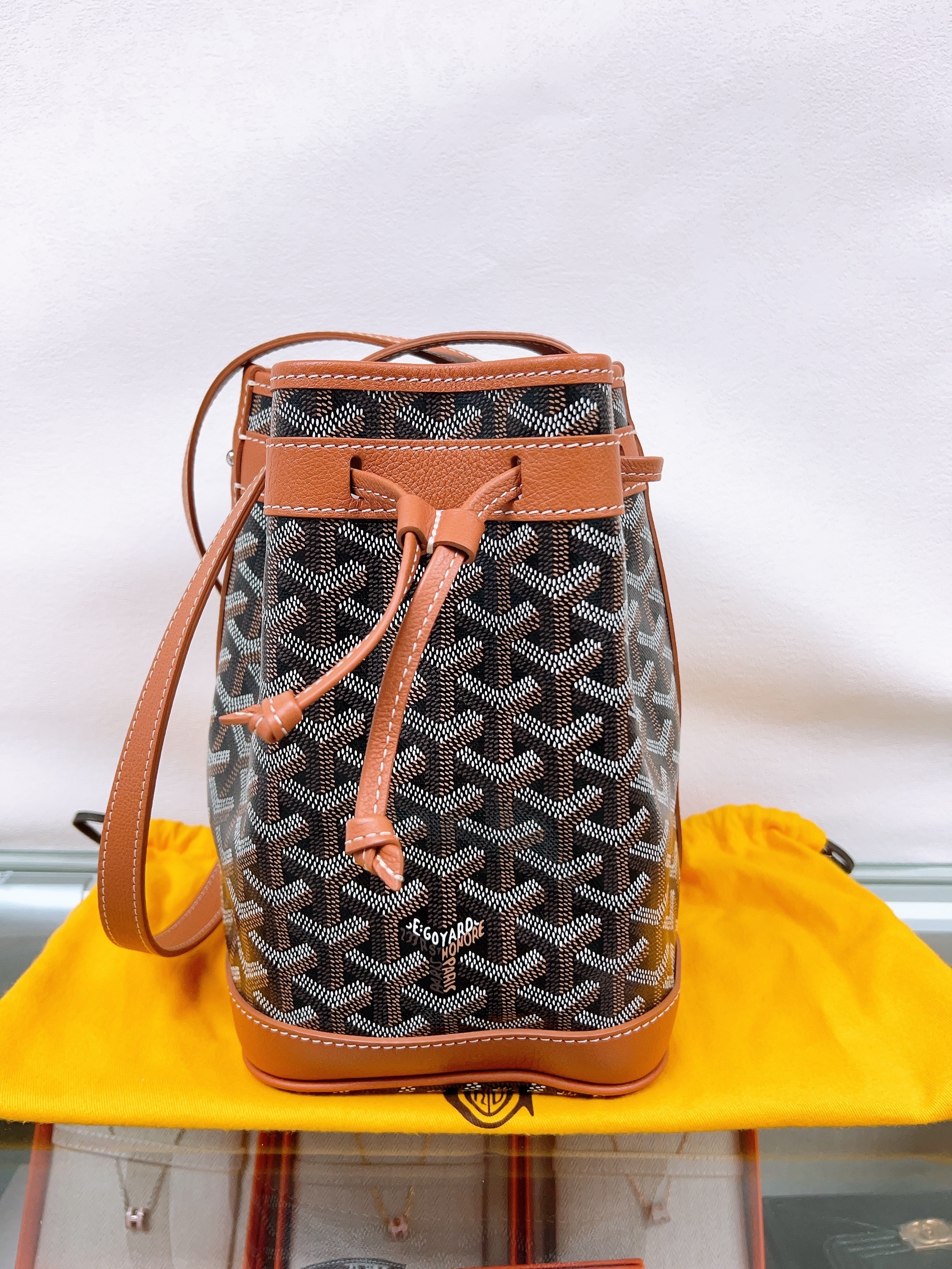 Goyard petit flot bucket tan
