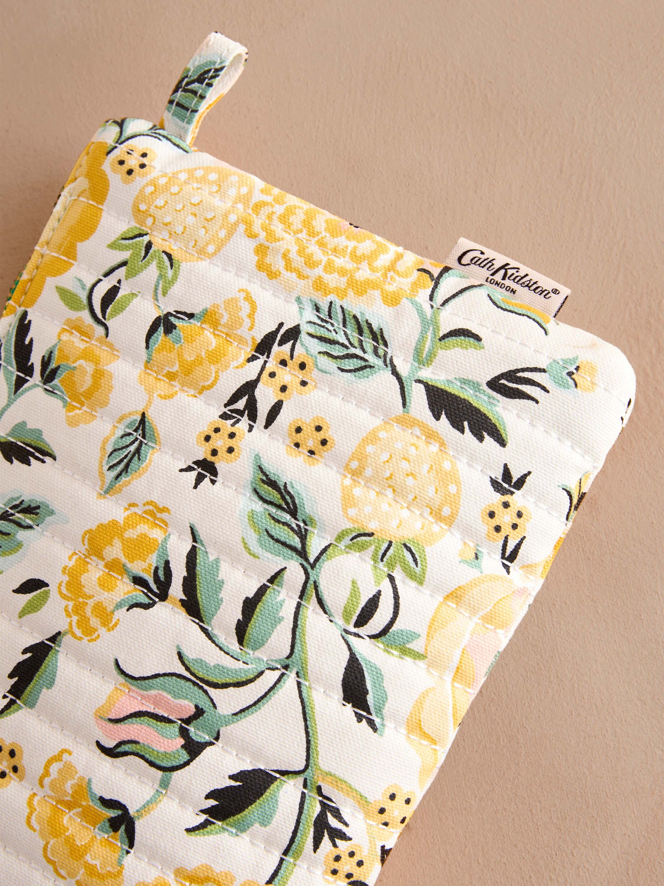 Strawberry Garden 絎縫棉長方收納包